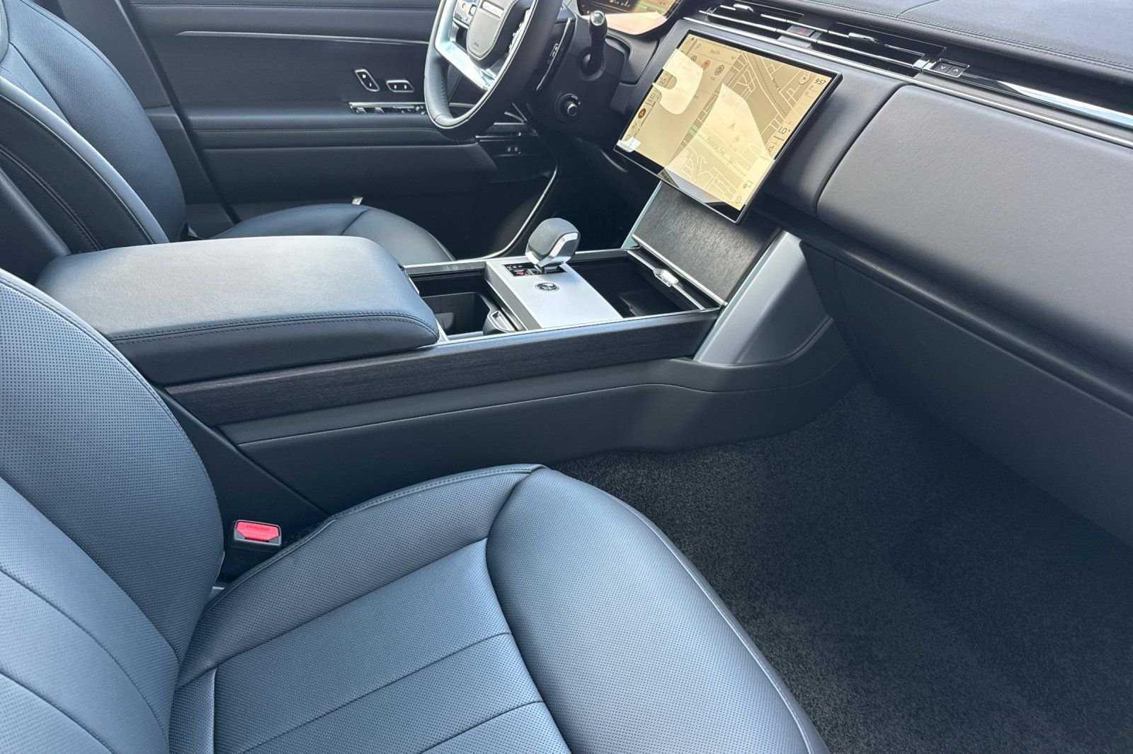 2026 Land Rover Range Rover SE - Photo 17