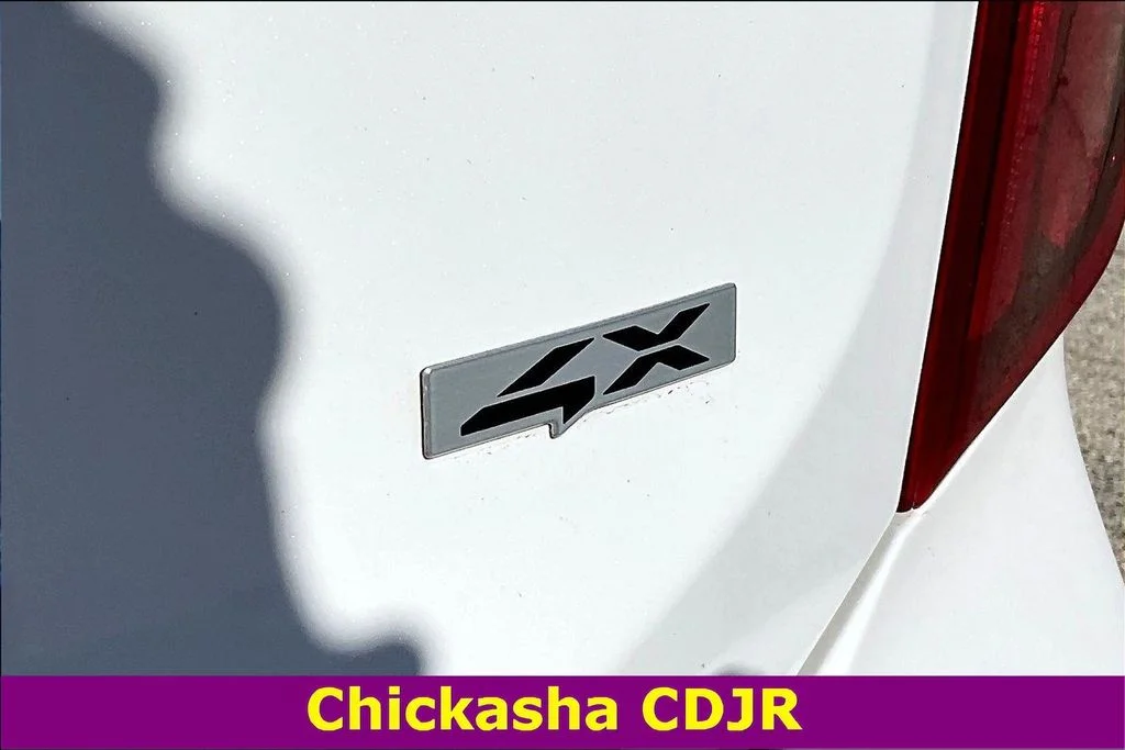 Used 2025 White Kia S image 23