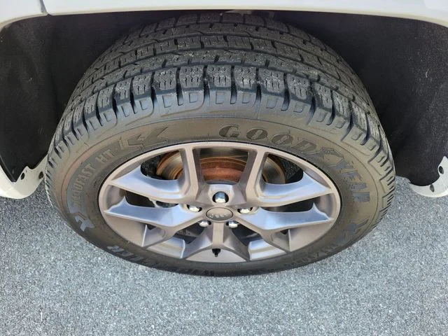 Used 2021 White Jeep Limited image 4