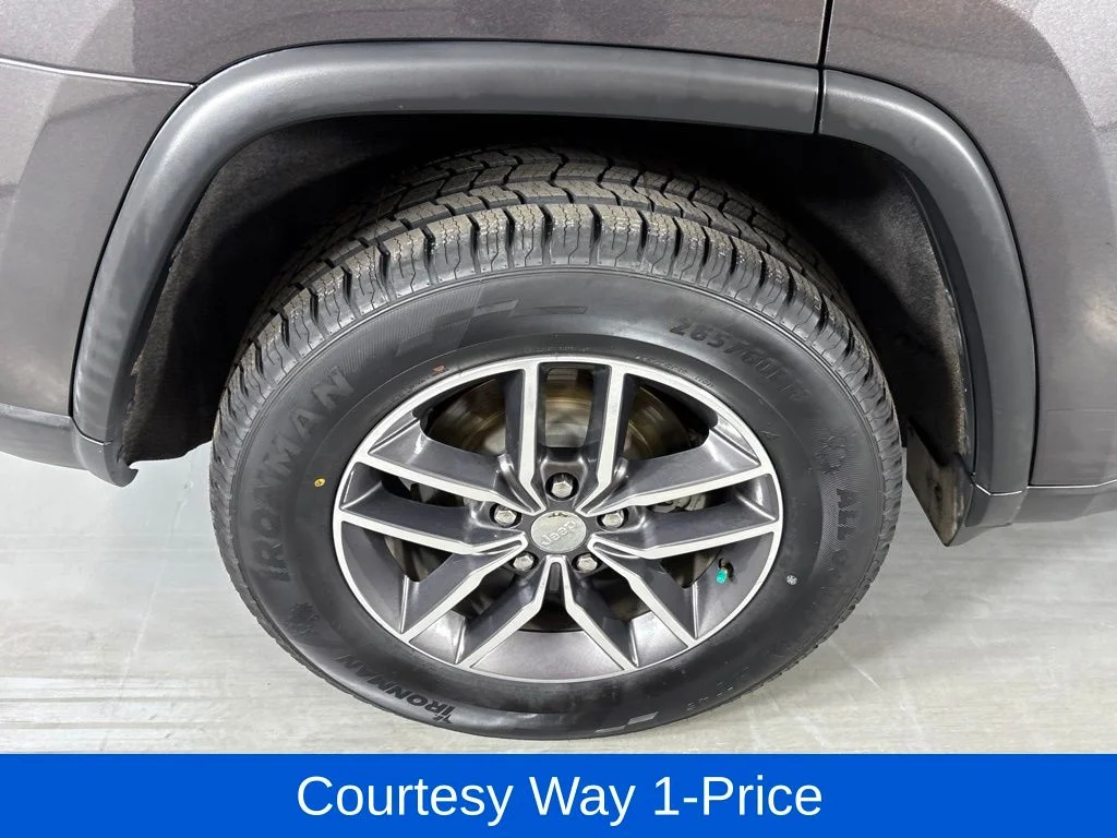 Used 2018 Gray Jeep Limited image 13