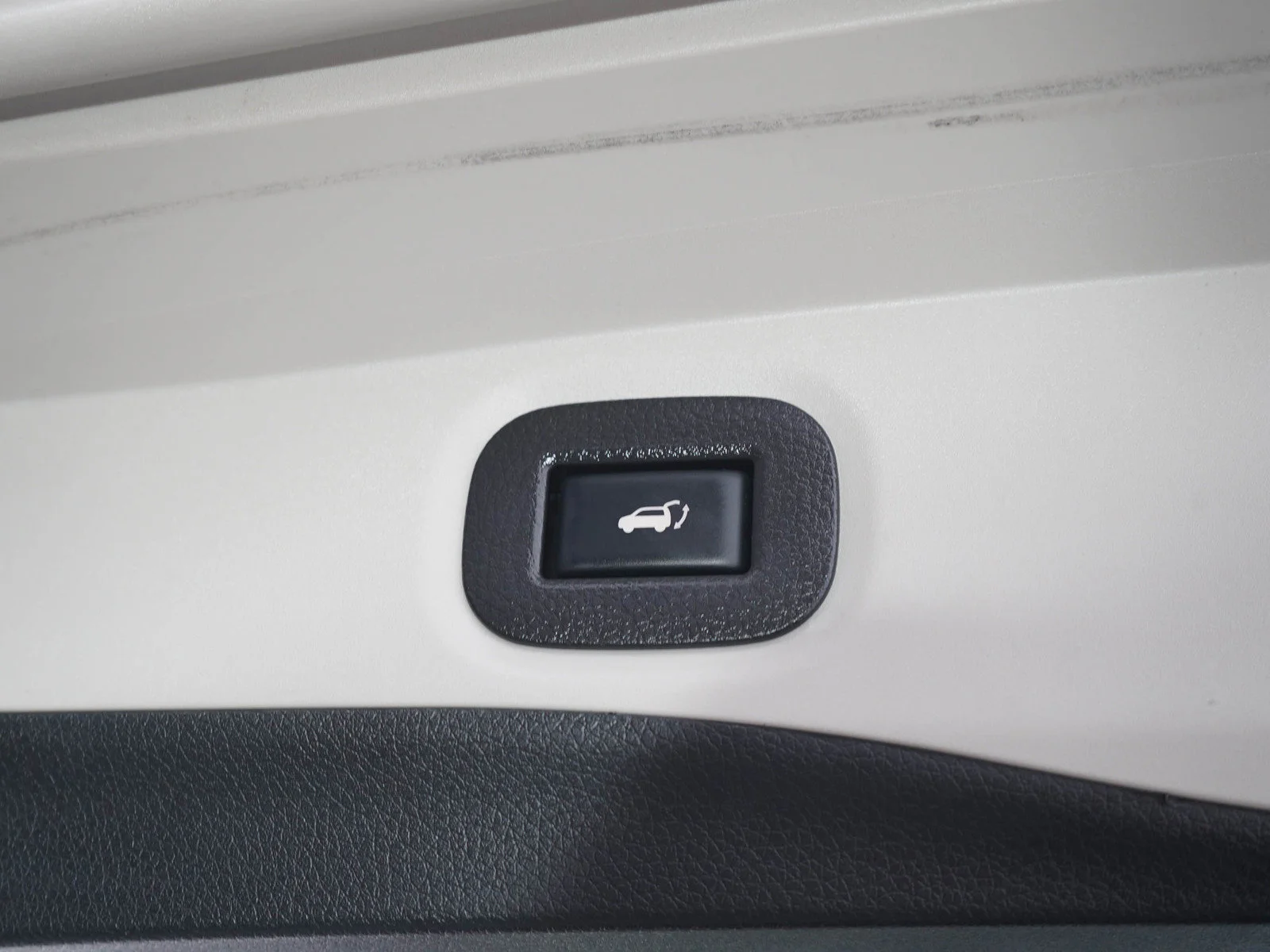 Used 2020 Gun Metallic Nissan SL image 11