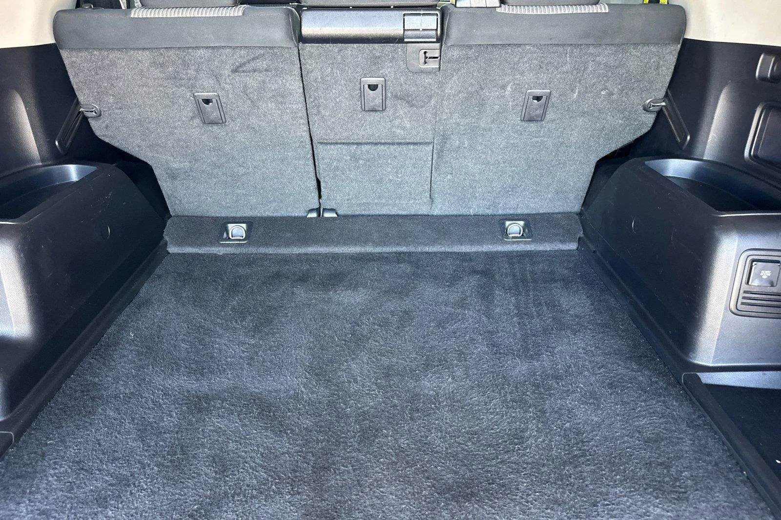 Used 2017 Classic Silver Metallic Toyota SR5 image 15