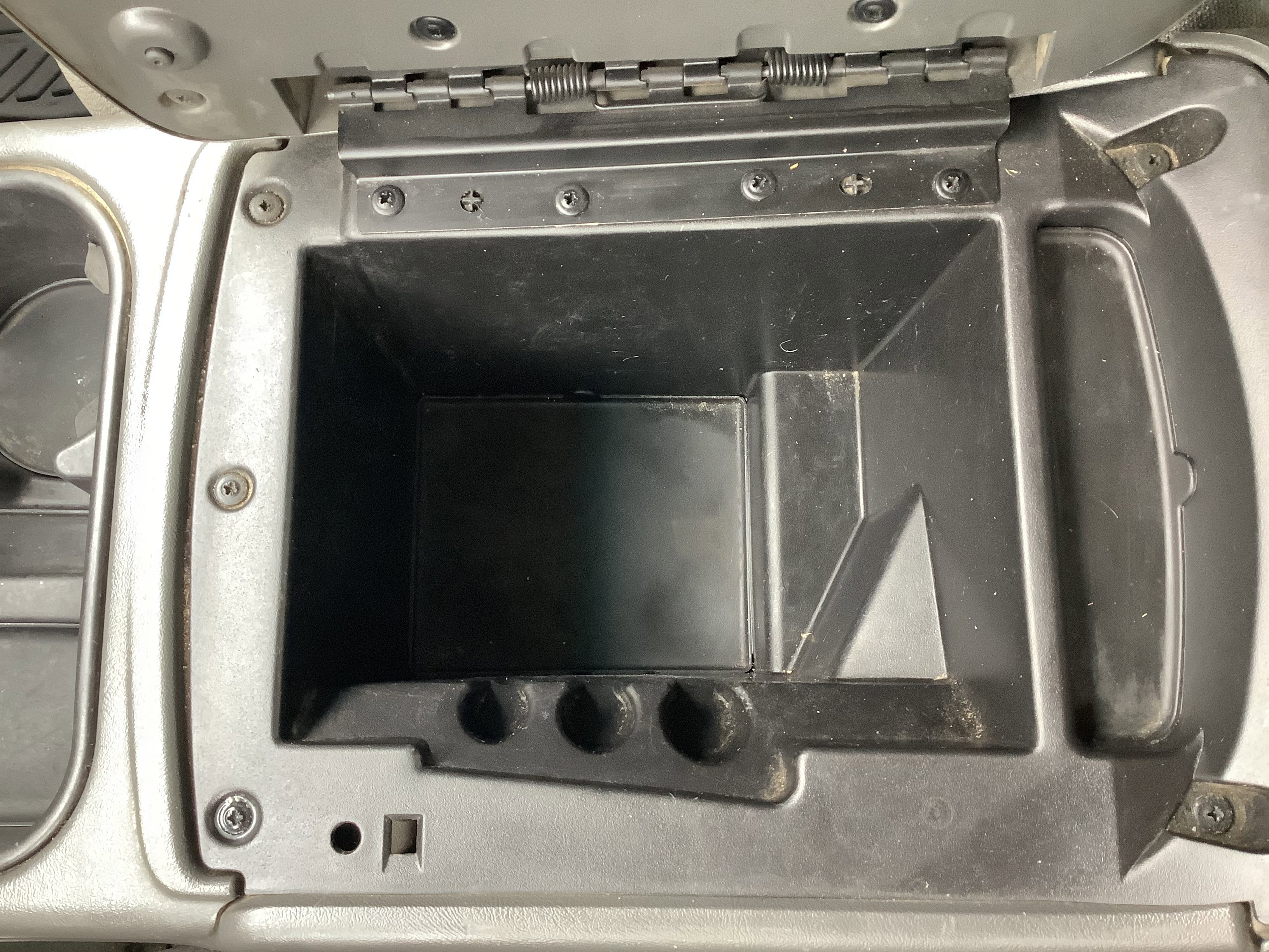 Used 2004 White GMC SLE image 12
