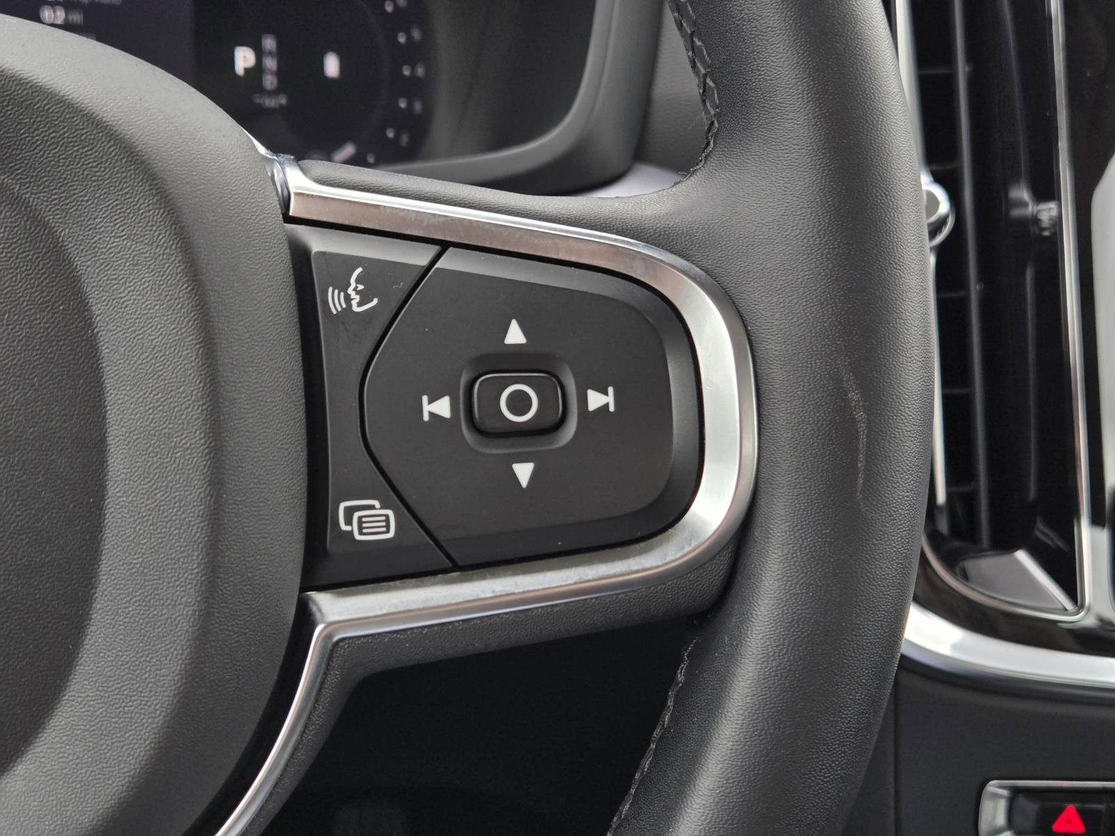 Used 2024 Onyx Black Metallic Volvo Core Dark Theme image 14