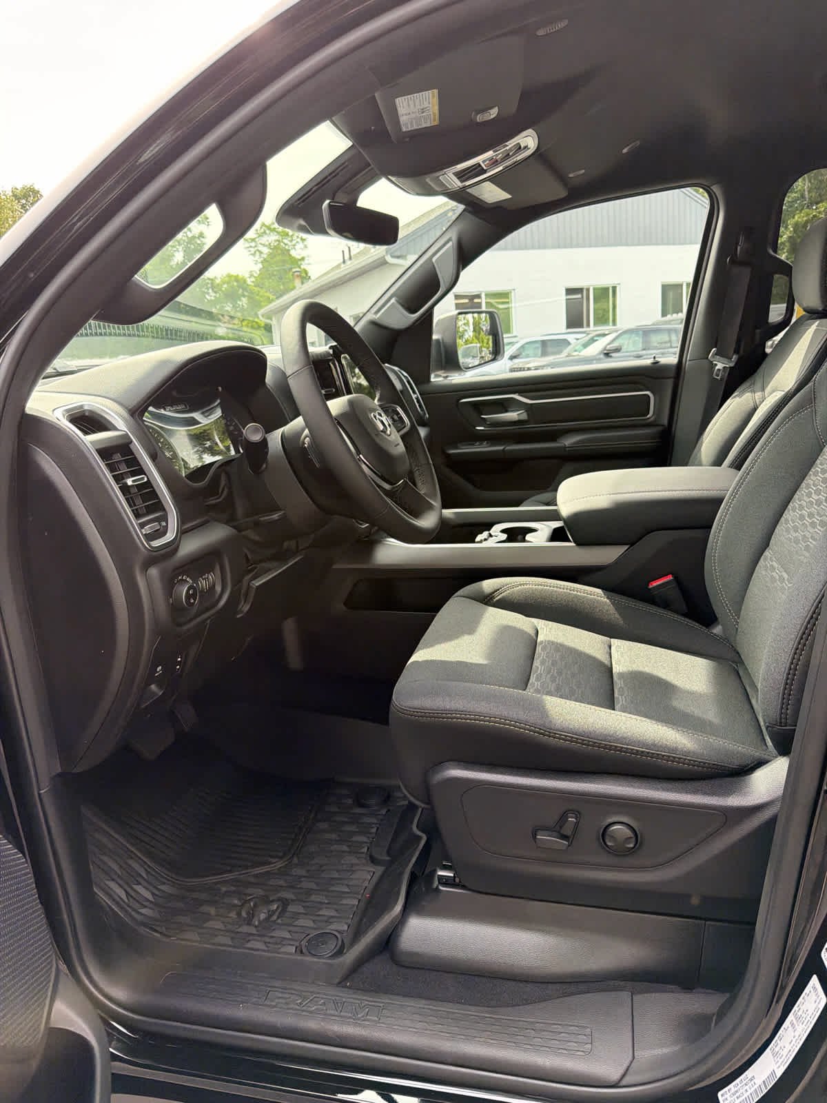 New 2026 Diamond Black Crystal Pearl-Coat Exterior Paint RAM Big Horn image 13