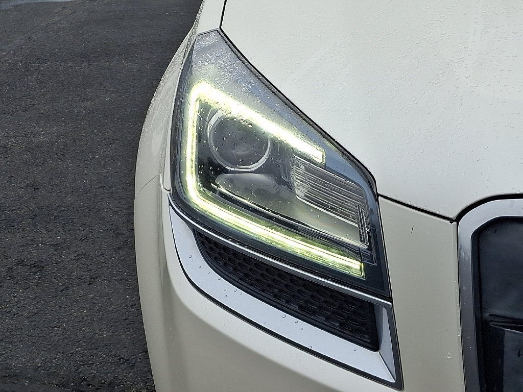 Used 2014 White Diamond Tricoat GMC SLT image 9