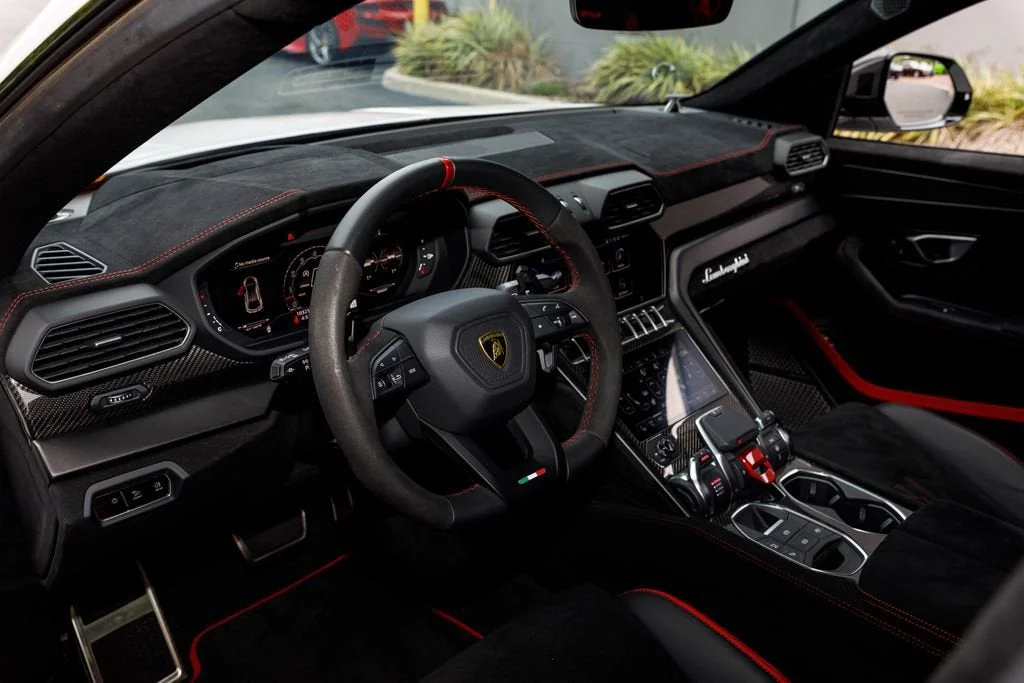 Used 2024 White Lamborghini Performante image 31