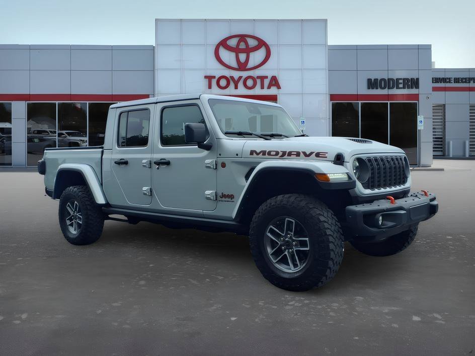 Used 2024 Silver Zynith Clearcoat Jeep Mojave X image 9