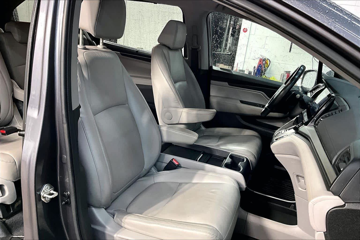 Used 2018 Modern Steel Metallic Honda EX-L image 9