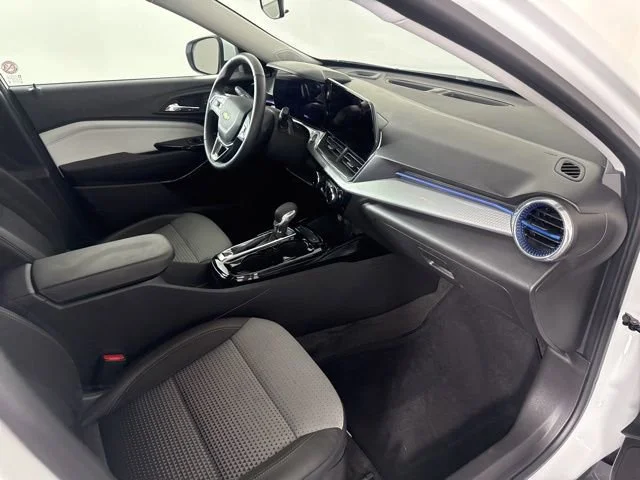 Used 2025 Summit White Chevrolet LT image 16