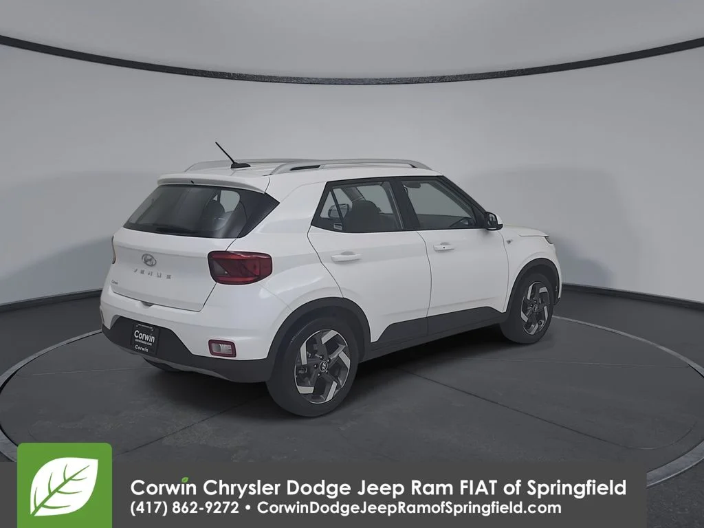 Used 2025 White Hyundai SEL image 15