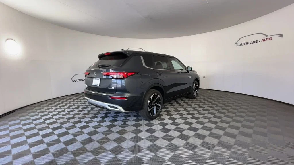 2025 Mitsubishi Outlander Plug-in Hybrid SE - Photo 9