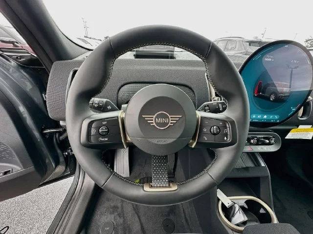 New 2027 Green MINI Signature Plus image 7