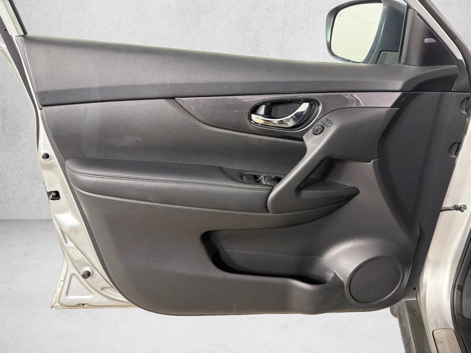 Used 2017 Brilliant Silver Nissan SV image 10