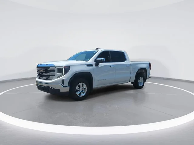 Used 2024 White GMC SLE image 4