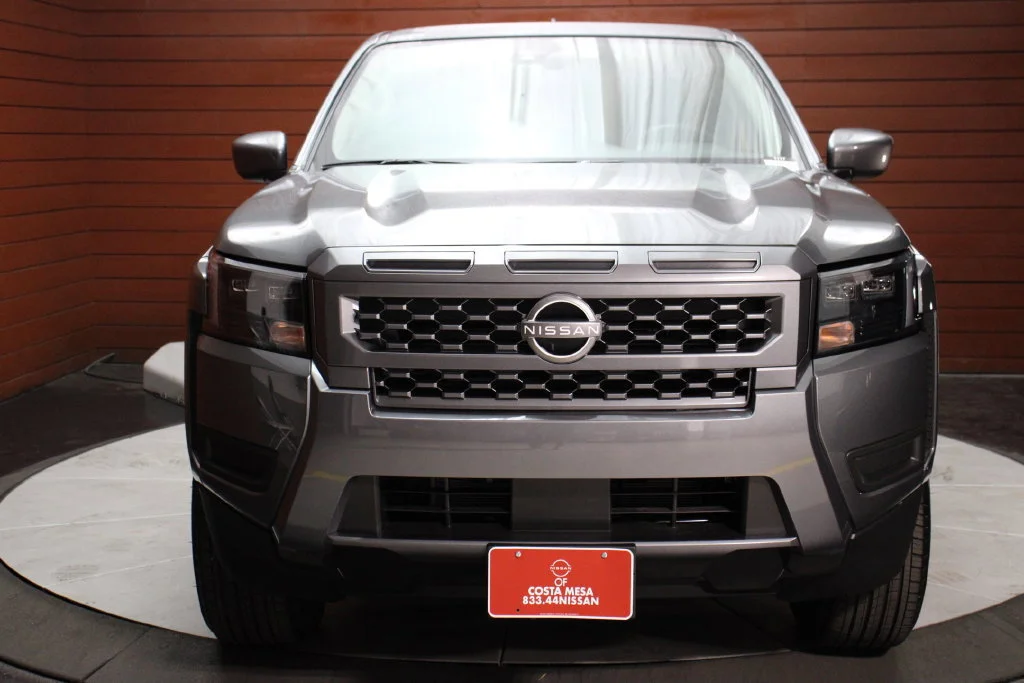 New 2027 Gun Metallic Nissan Crew Cab SV image 2