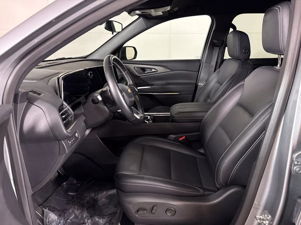Used 2025 Gray Chevrolet LT image 16