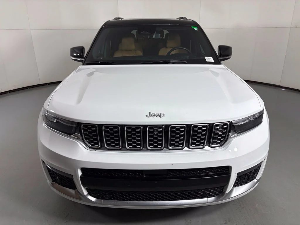 Used 2023 White Jeep Summit image 3