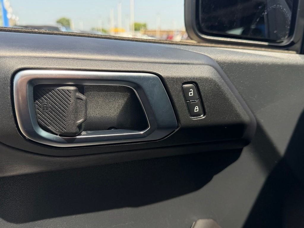 Used 2025 Gray Metallic Ford Badlands image 17