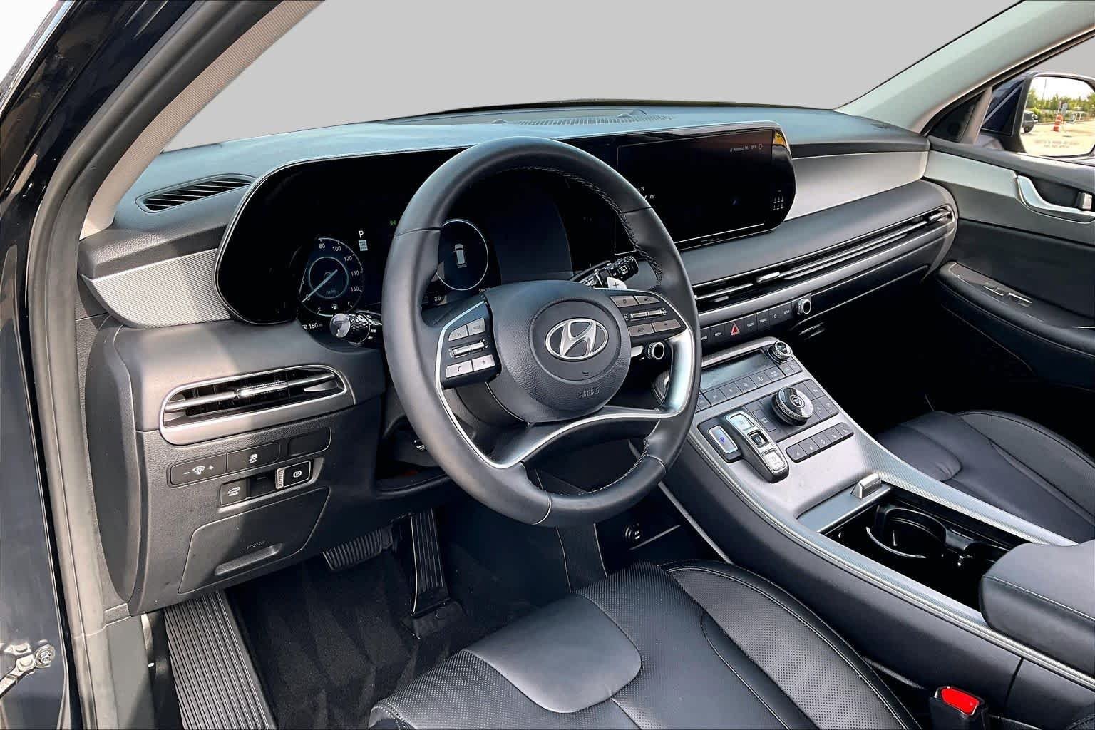 Used 2024 Moonlight Cloud Hyundai SEL 8P image 18