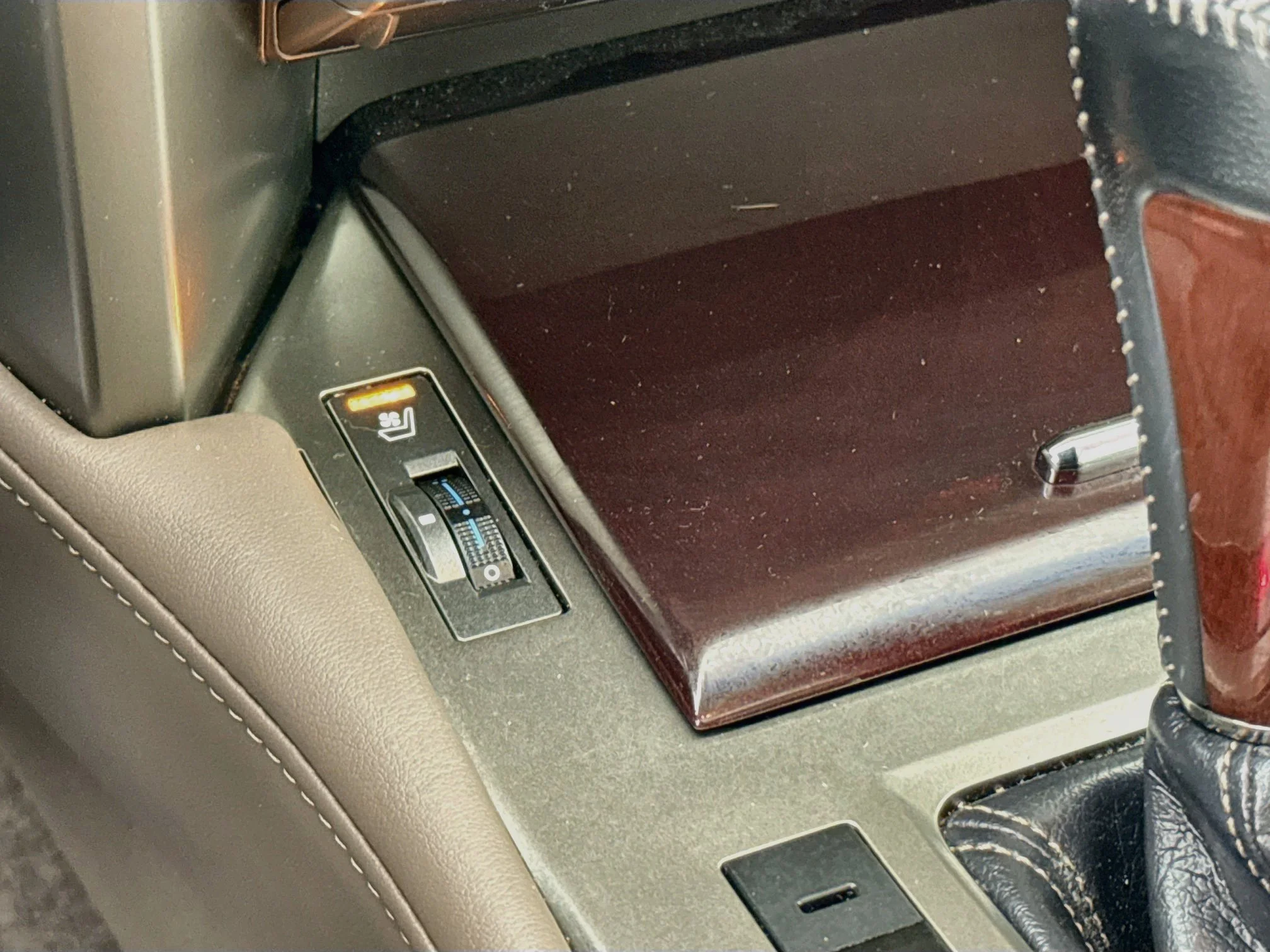 Used 2016 Black Onyx Lexus 460 image 22