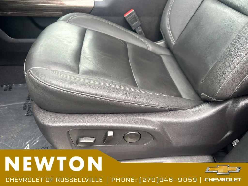 Used 2025 Black Chevrolet LT image 6