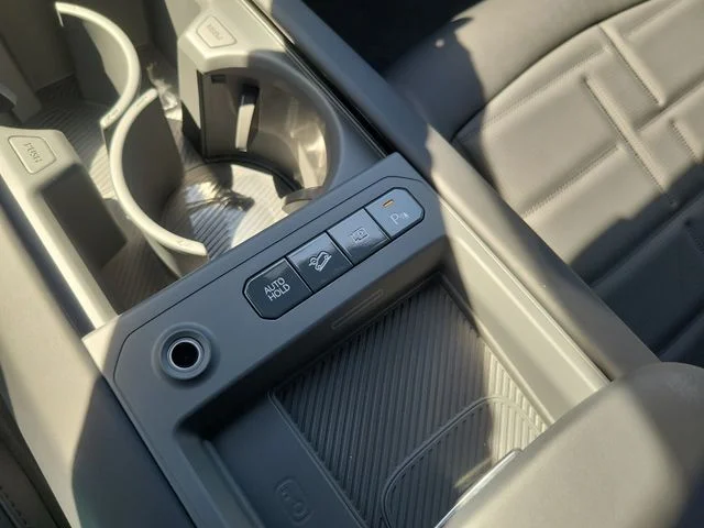 New 2026 Glacial White Pearl Kia Land AWD image 27