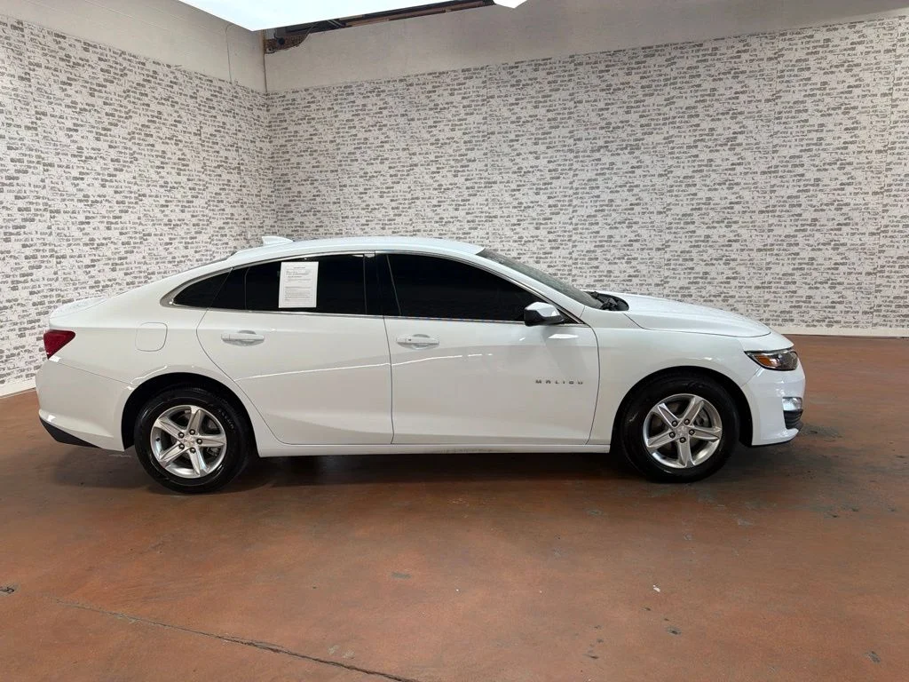 Used 2024 Summit White Chevrolet LT image 8