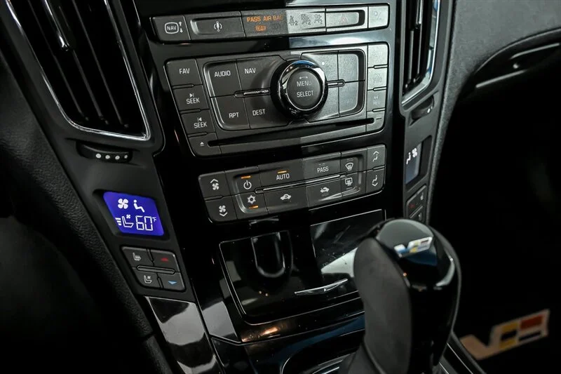 Used 2013 Black Diamond Tricoat Cadillac  image 30