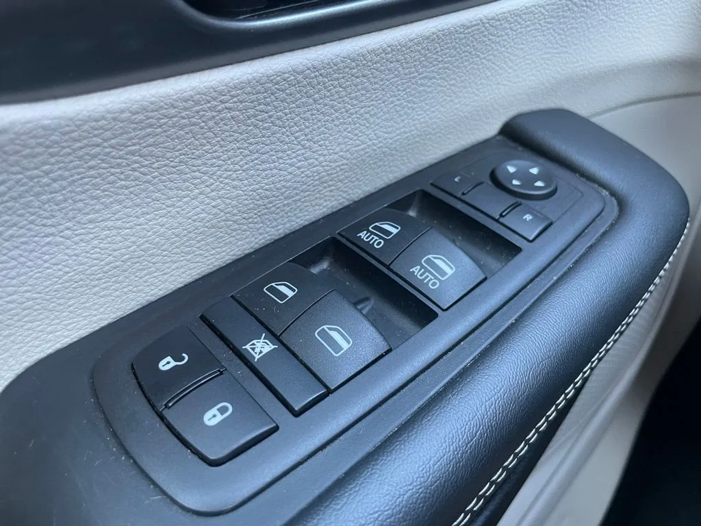 2024 Chrysler Pacifica Touring L - Photo 24