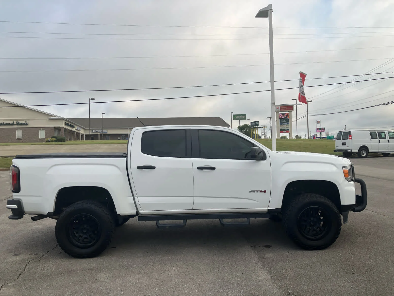 Used 2021 Summit White GMC 4WD AT4 w/Leather image 8