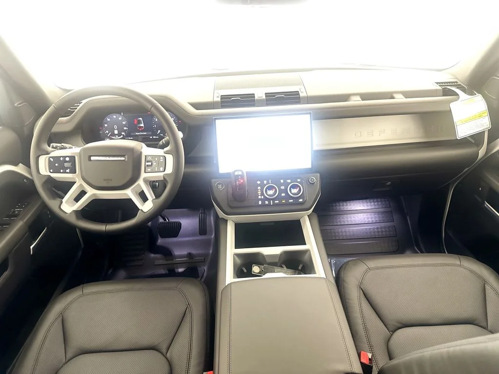 New 2026 Fuji White Land Rover X-Dynamic SE image 22