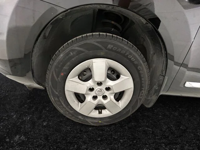 Used 2014 Black Nissan S image 27