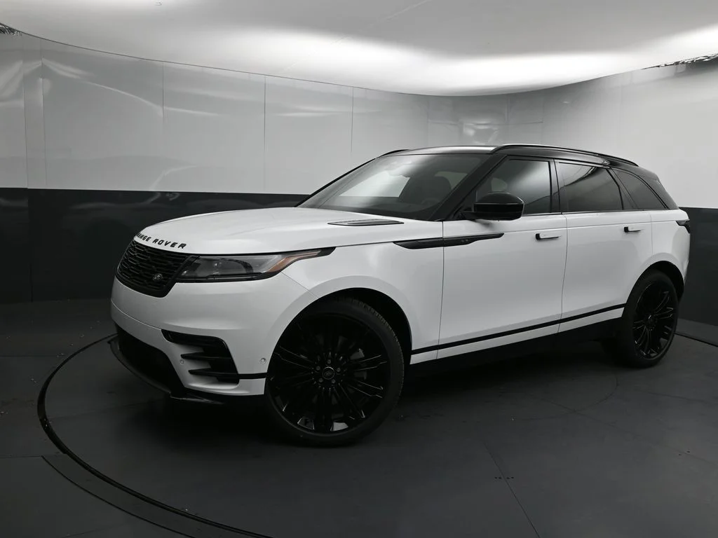 Certified Used 2026 White Land Rover Dynamic SE image 4