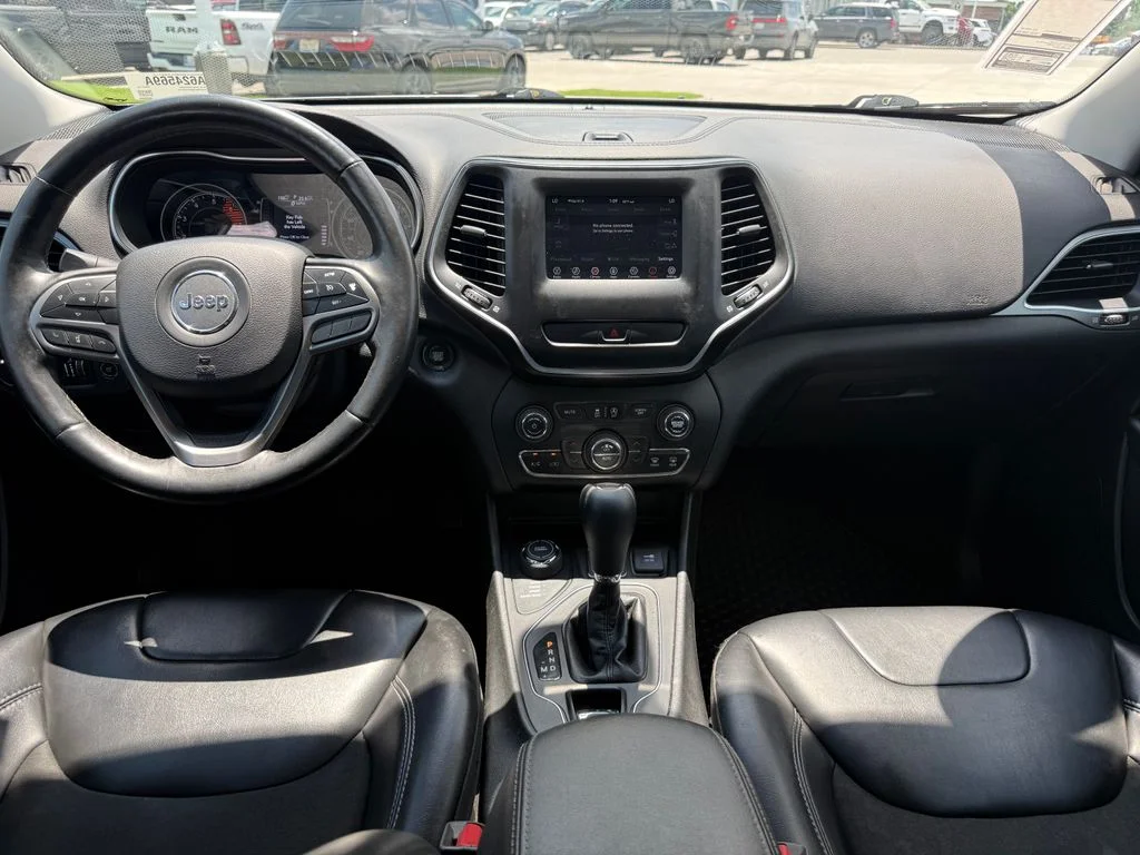 Used 2019 Silver Jeep Latitude Plus image 7