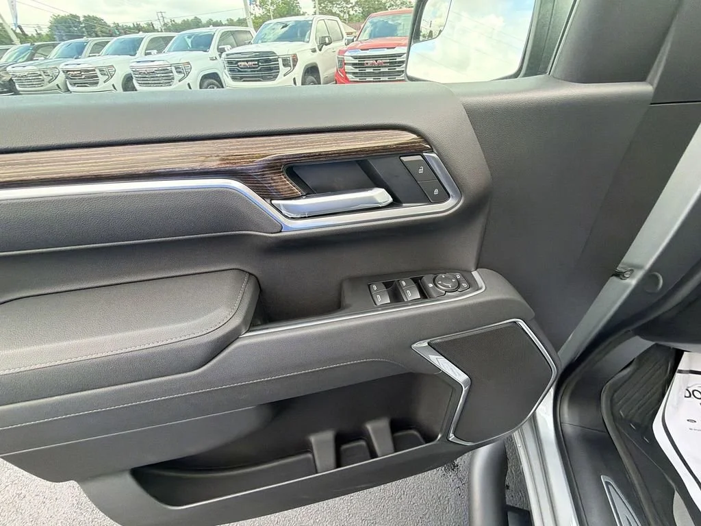 New 2026 Sterling Metallic GMC Elevation image 19