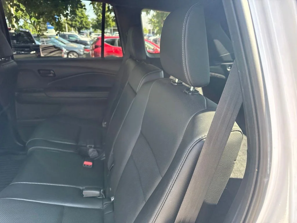 Used 2023 White Honda EX-L image 15