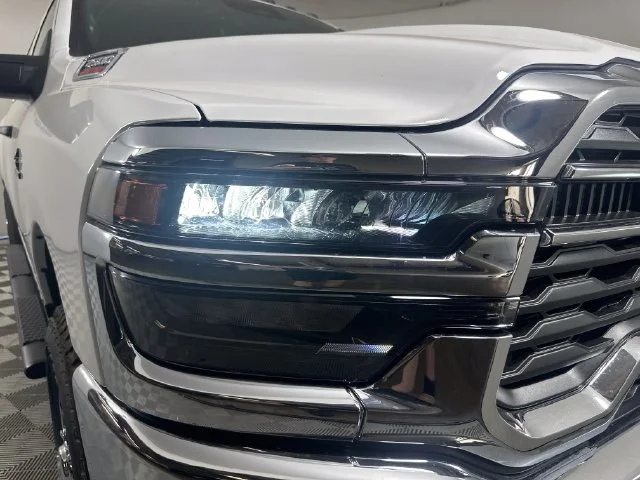 New 2026 Bright White Clear-Coat Exterior Paint RAM Tradesman image 4