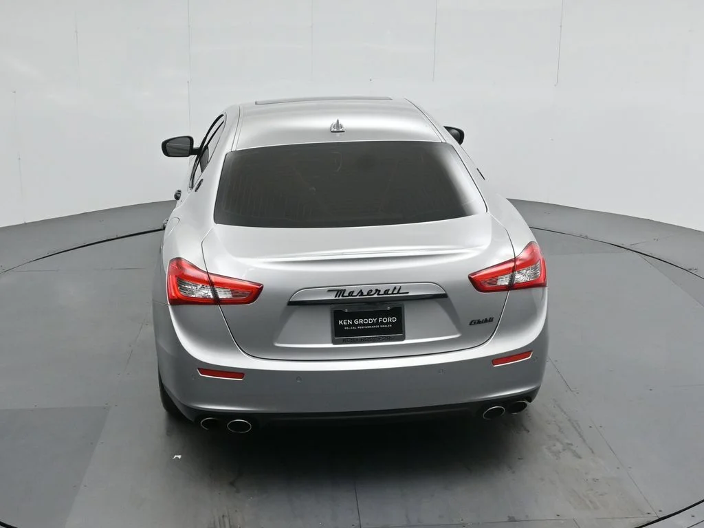 Used 2017 Silver Maserati Base image 37