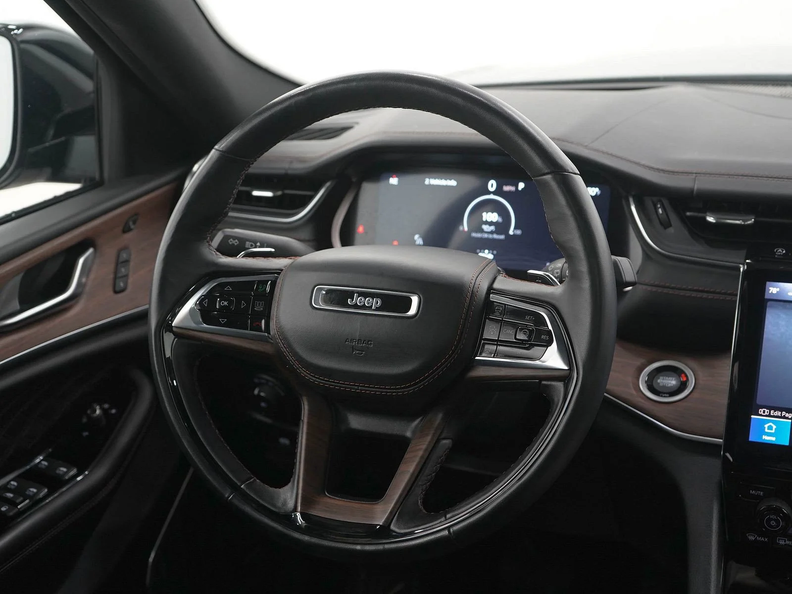 Used 2023 Diamond Black Crystal Pearlcoat Jeep Summit image 14