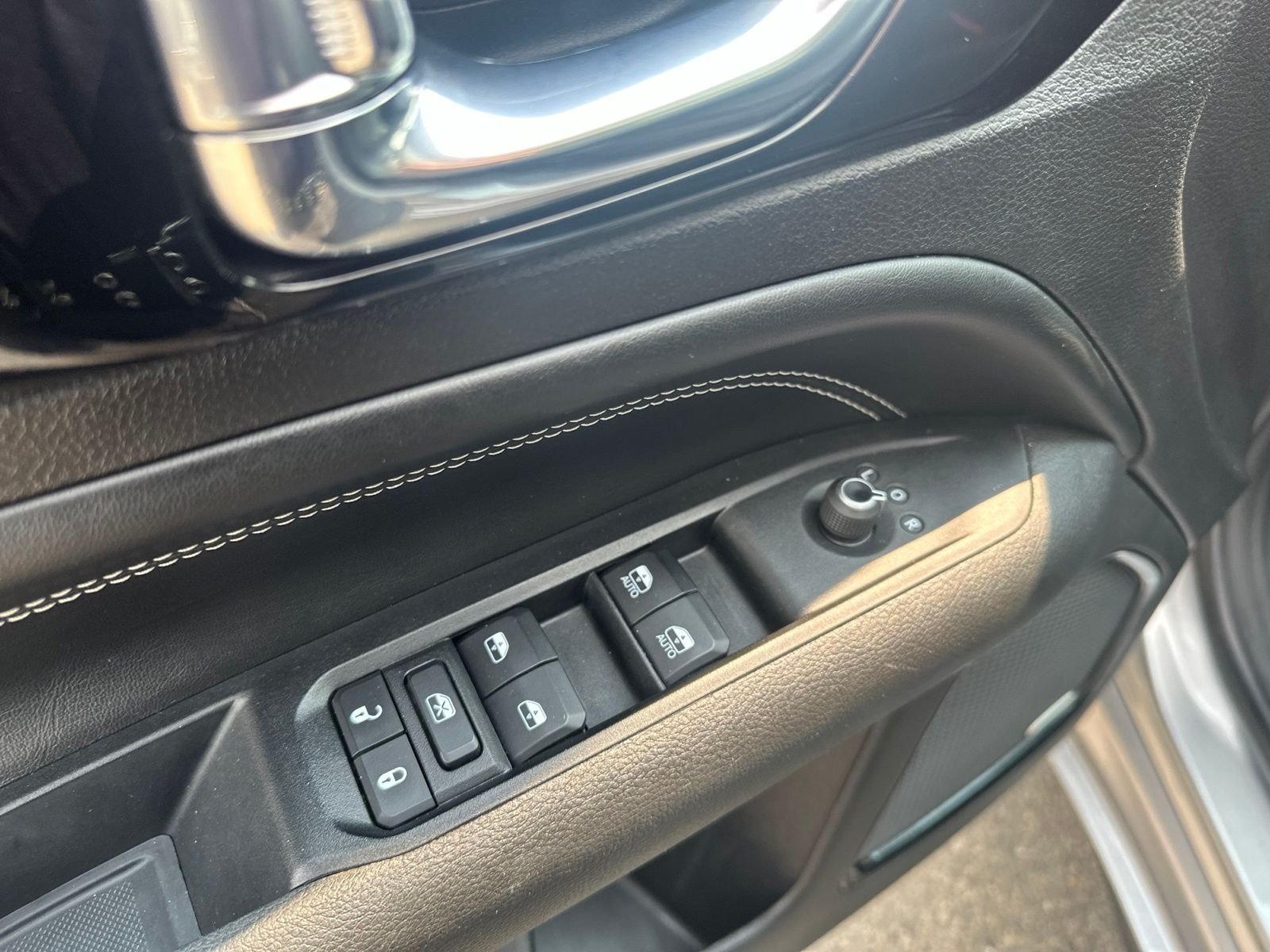 Used 2022 Silver Jeep Limited High Altitude image 16