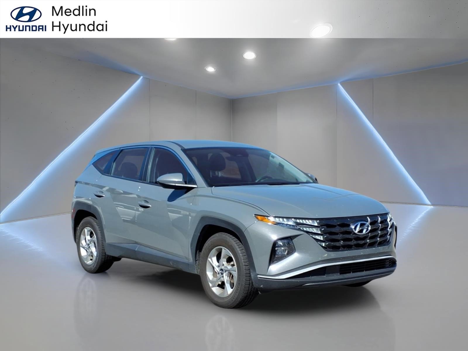 Used 2024 Hampton Gray Hyundai SE image 1