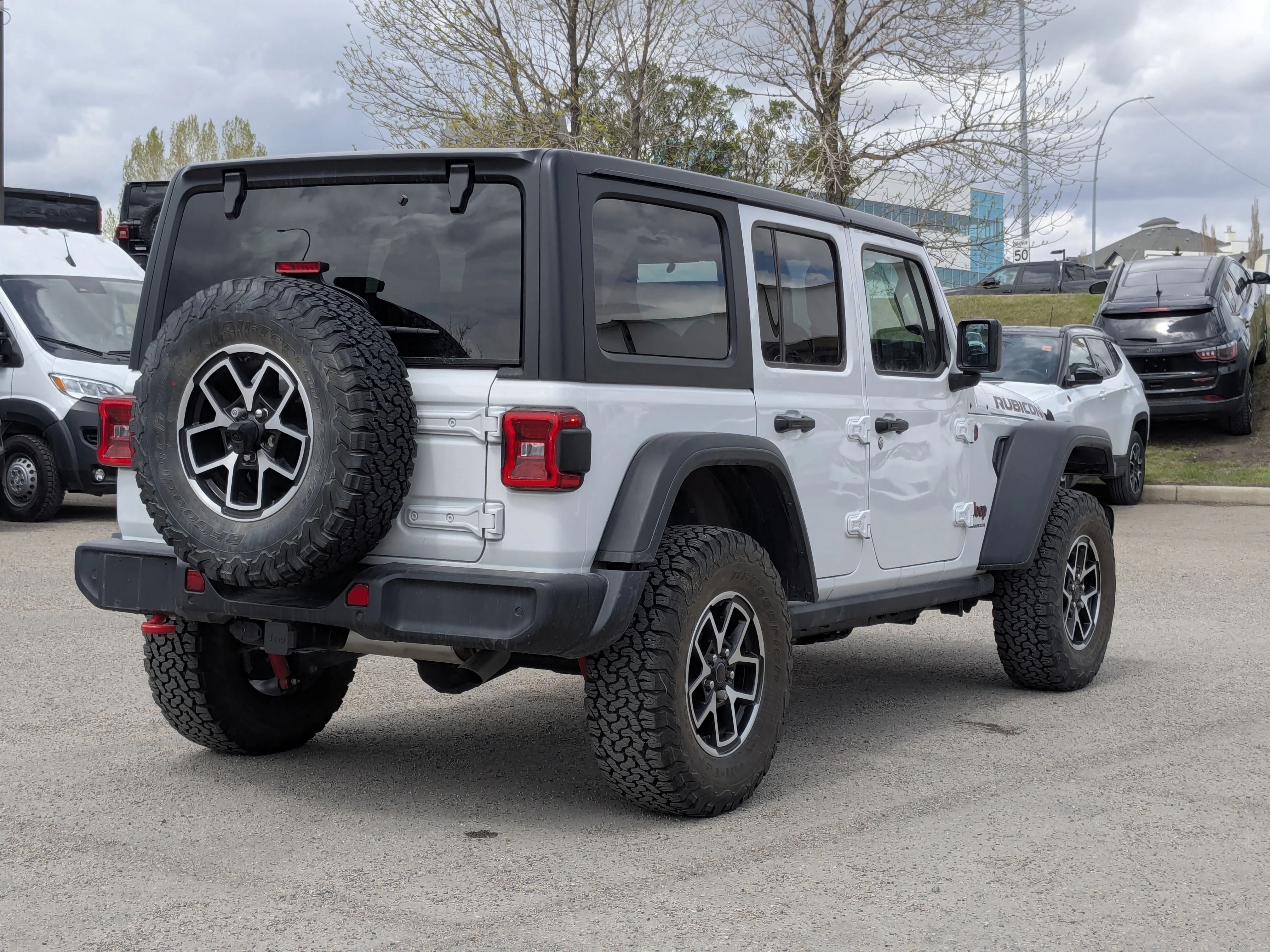 Used 2024 White Jeep Rubicon - Tech Grp - Safety Grp - Alpine Audio - Blind Spot - LED Lighting & More image 8
