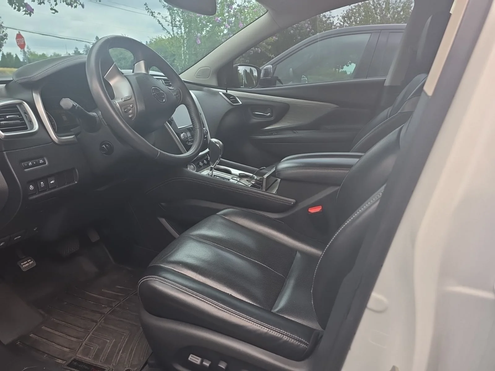Used 2017 Pearl White Nissan Platinum image 5