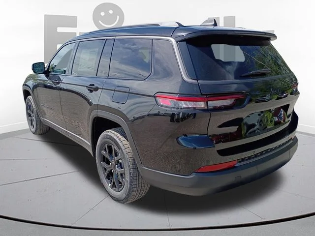 New 2026 Diamond Black Crystal Pearl-Coat Exterior Paint Jeep Altitude image 7