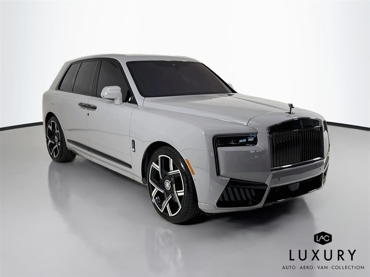Used 2025 Tempest Gray Rolls-Royce Black Badge | Bespoke Audio | Starlight Roof image 3