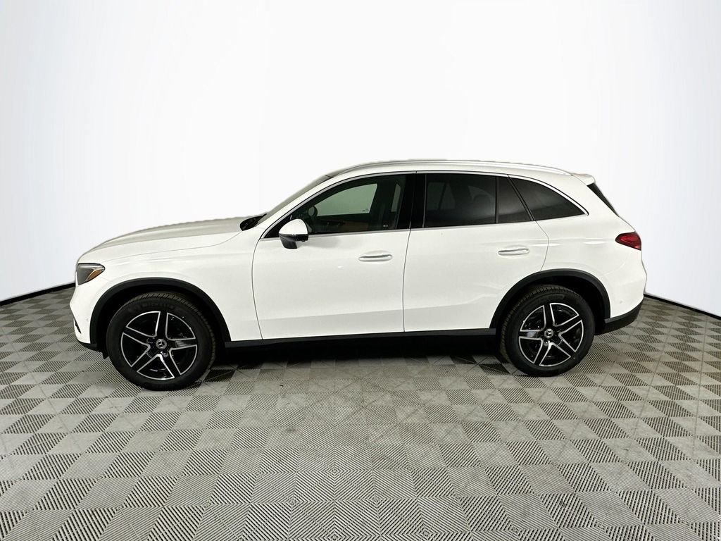 New 2026 Polar White Mercedes-Benz GLC 300 image 4