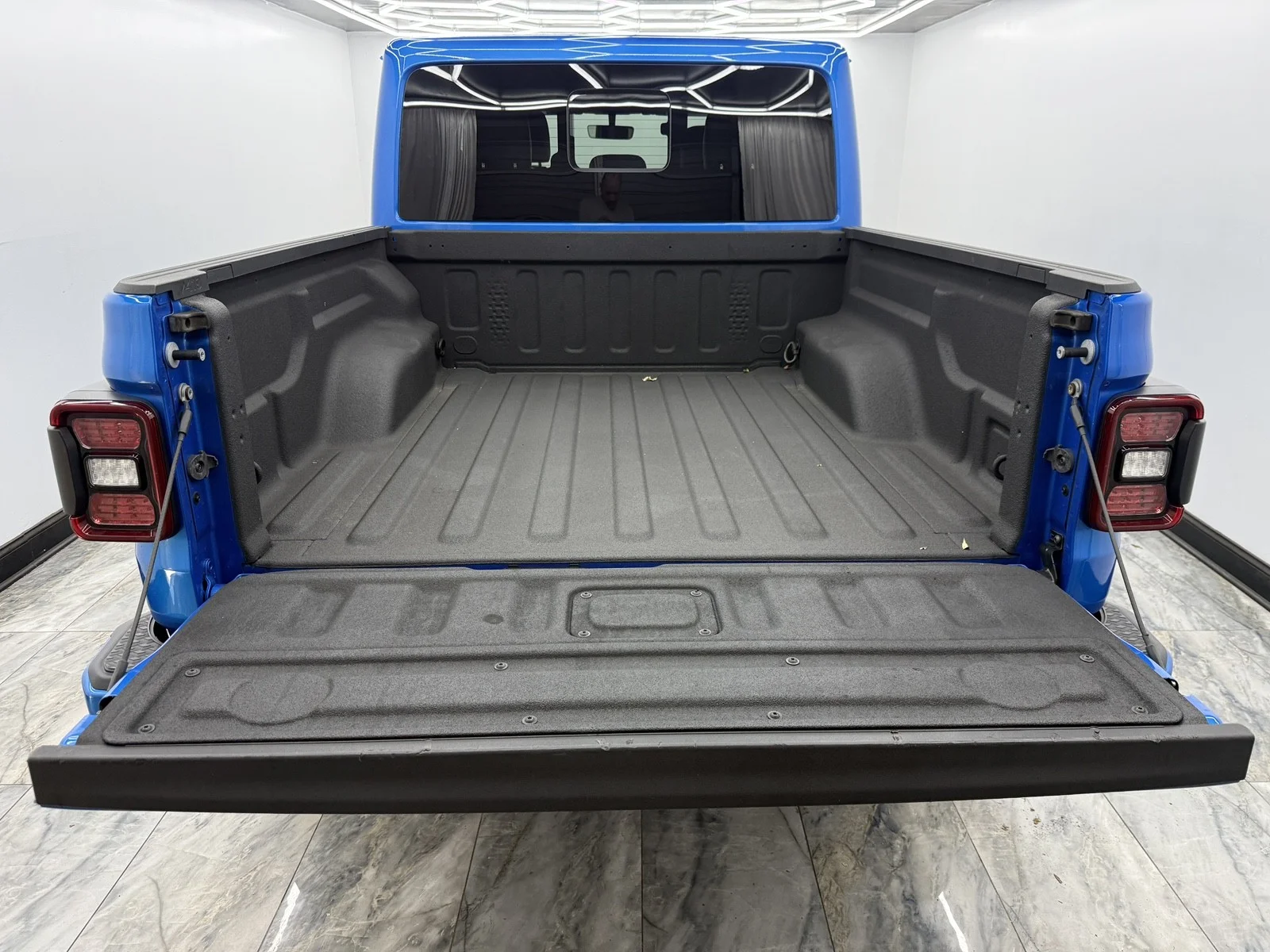 Used 2022 Hydro Blue Pearlcoat Jeep High Altitude 4x4 image 6