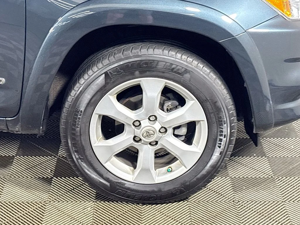 Used 2011 Green Toyota Limited image 23