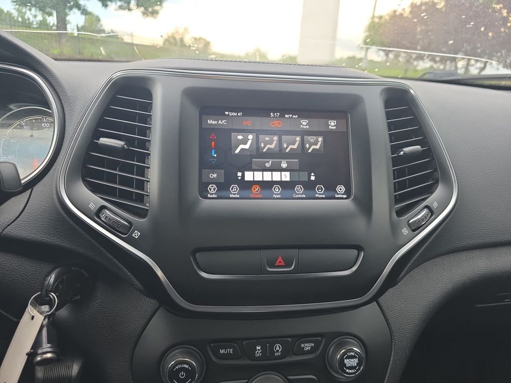 Used 2019 Billet Silver Metallic Jeep Latitude image 9